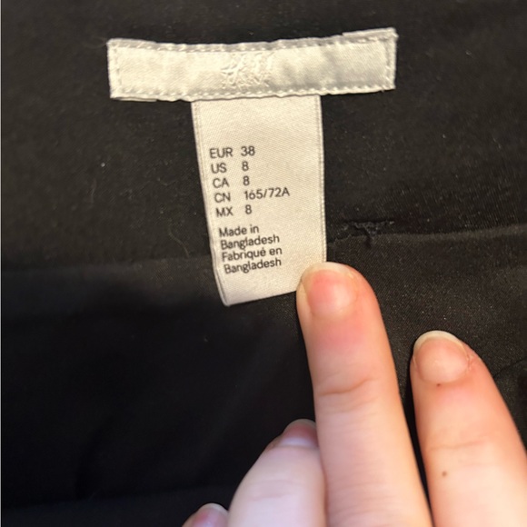3/$15 - H&M Classy Black Pencil Skirt - Picture 2 of 3